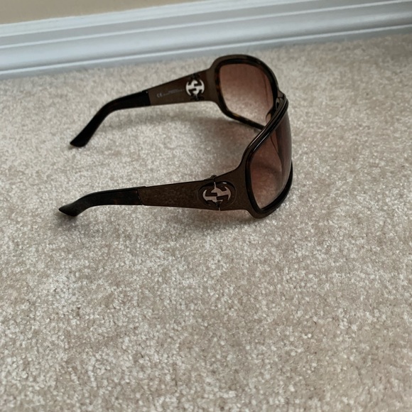 Women’s Gucci brown gradient sunglasses with gold - Picture 7 of 8